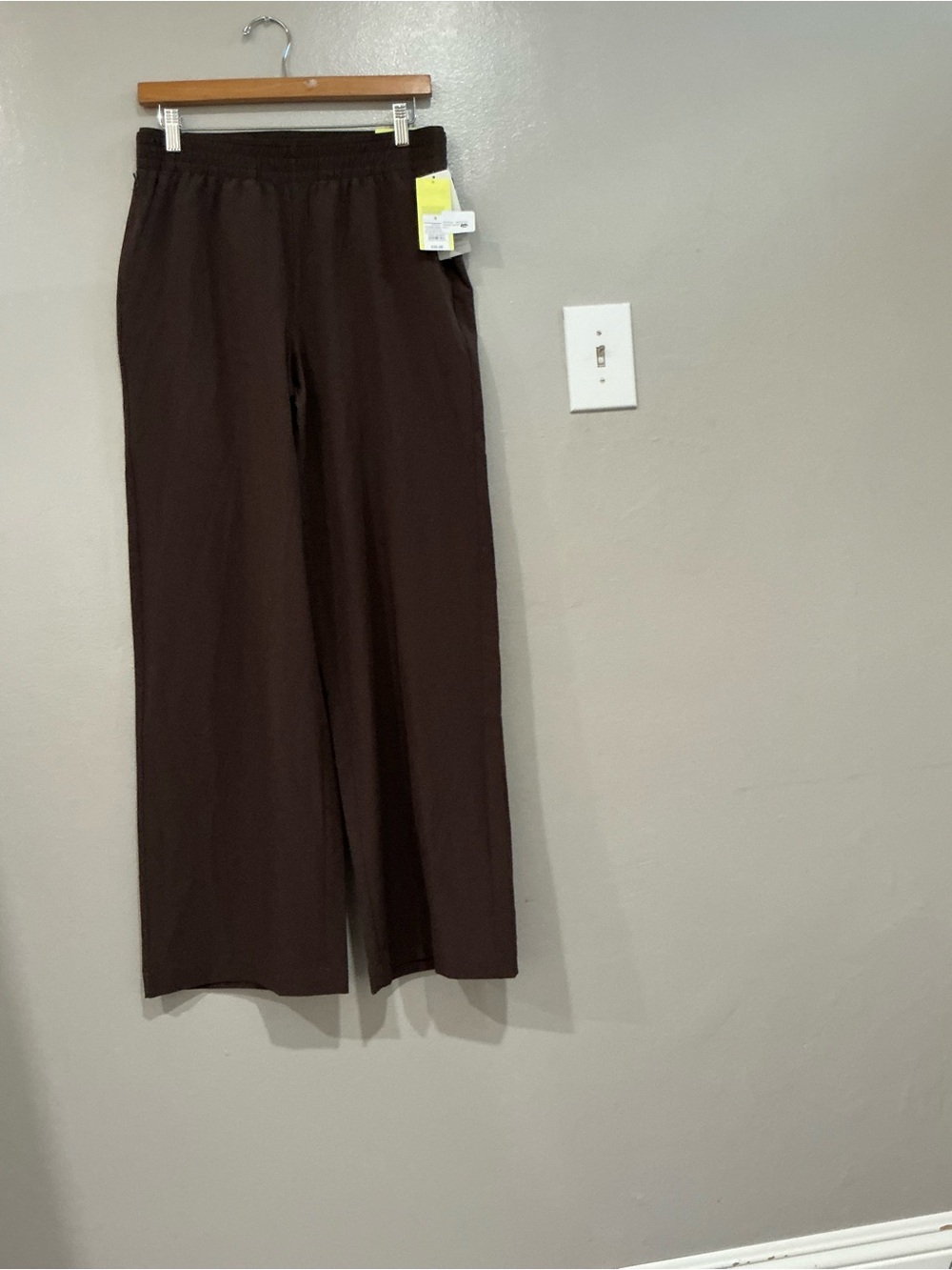 Women’s Mid Rise Wide Leg Travel Pants - Brown. S - Picture 9 of 16